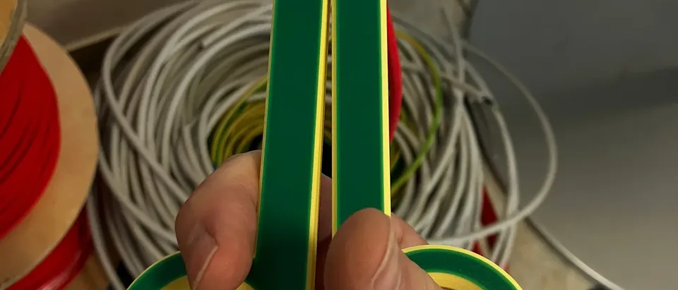 3D-gedrucktes QuerLe-Werkzeug von KANID im Praxistest an Kabeln